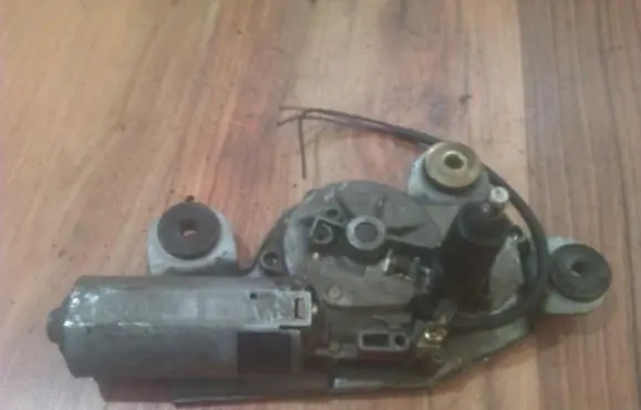 Ford Mondeo MK I Rear window wiper motor 0390201521