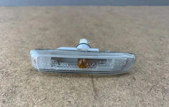 BMW 3 E46 Front fender indicator light 2228592 63132228592 63136911372