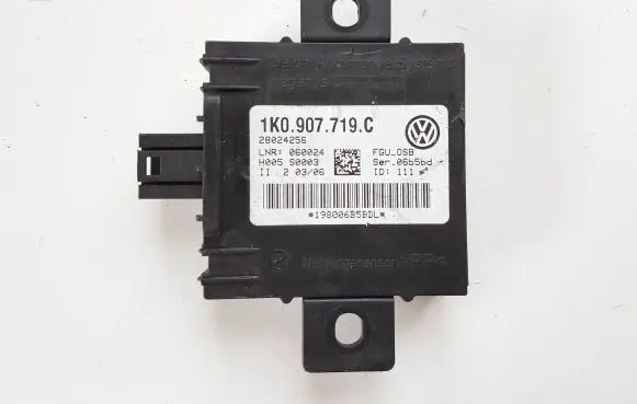 Audi A3 S3 8P Alarm control unit/module 1K0907719C