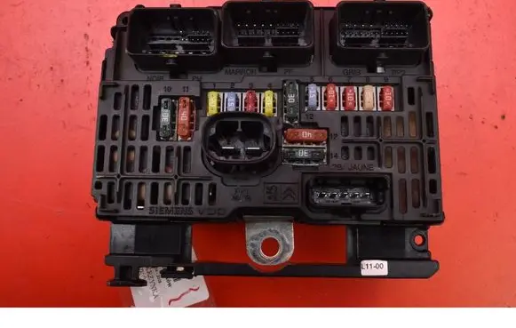 Citroen C4 I Fuse box set 9661682980