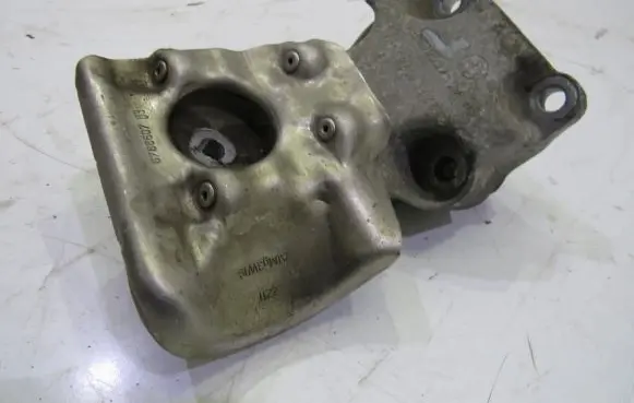 BMW 1 F20 F21 Engine mounting bracket 6788607