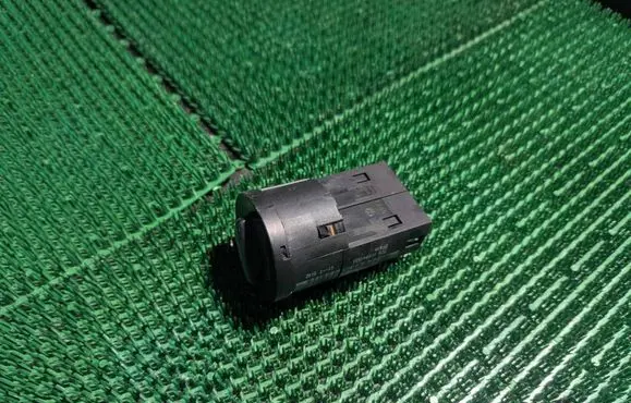 Volkswagen Golf IV Light switch 1C0941531