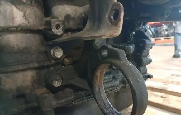 Toyota Corolla Verso AR10 Engine mounting bracket