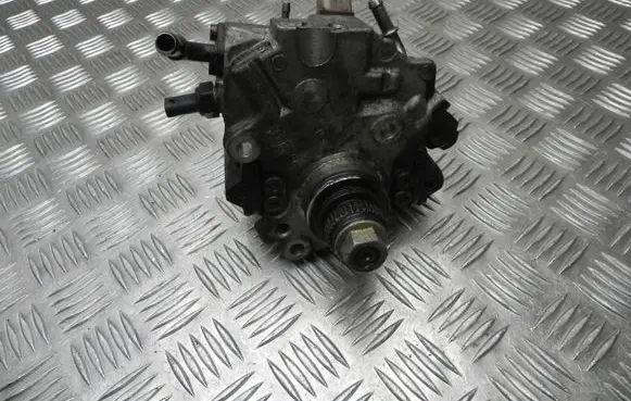 Mercedes-Benz C AMG W205 Fuel injection high pressure pump A6510703101 VD17950