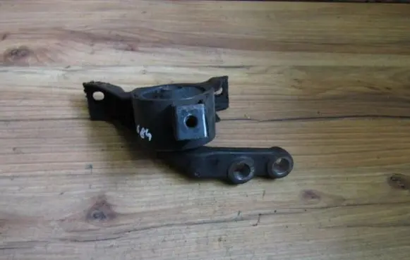 Mazda 323 F Engine mount bracket 8g07