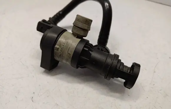 BMW 5 GT F07 Breather/breather pipe/hose 7636158