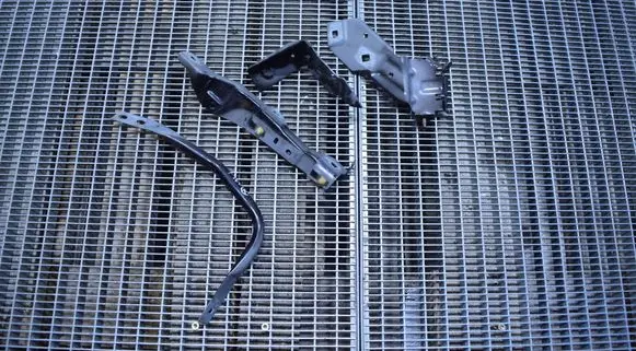 Renault Clio IV Fender mounting bracket