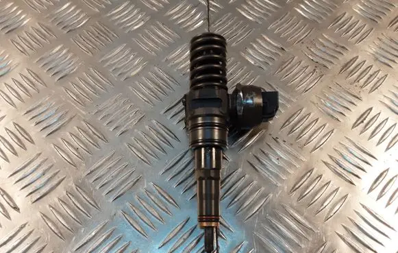 Skoda Roomster (5J) Fuel injector 0414720314 038130073BP
