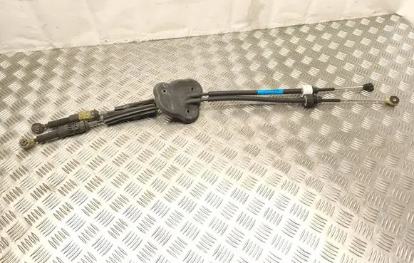 Renault Megane III Gear shift cable linkage 9613054L