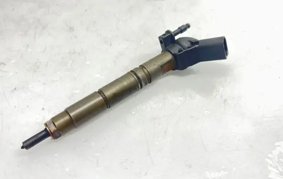 Mercedes-Benz E W211 Fuel injector A6420700587