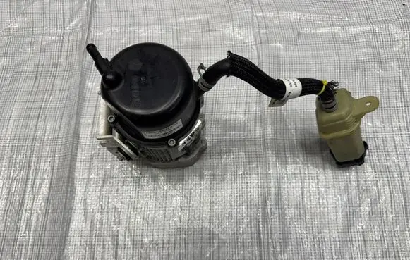 Jeep Wrangler Power steering pump P68247930AD