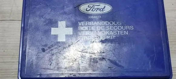 Ford Mondeo MK V First aid kit 3177