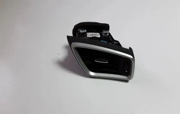 Nissan Qashqai Dashboard side air vent grill/cover trim 687604EA0A