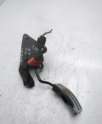 Nissan Qashqai Accelerator throttle pedal 1260B21352