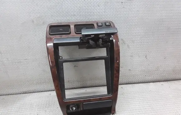 Radio/GPS head unit trim