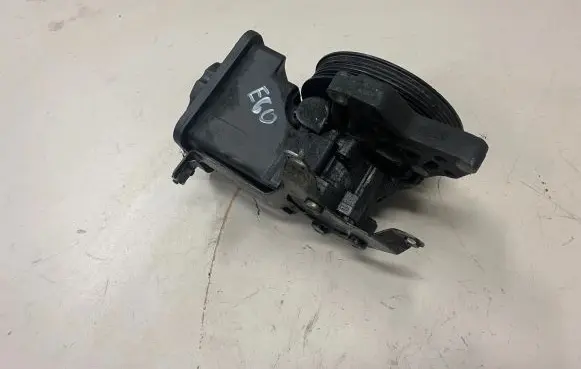 BMW 5 E60 E61 Power steering pump 7693974101 6760958910