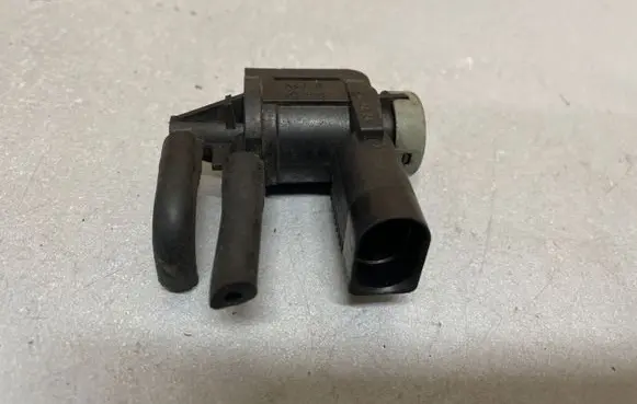 Audi A4 S4 B6 8E 8H Turbo solenoid valve 1J0906283C