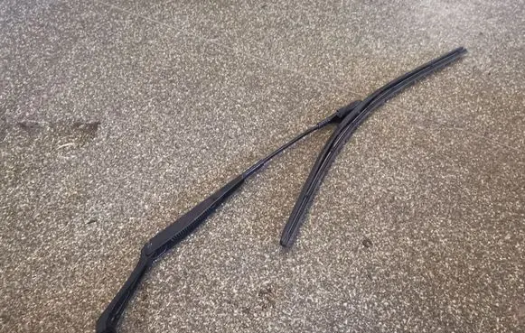 Ford Fusion II Front wiper blade arm