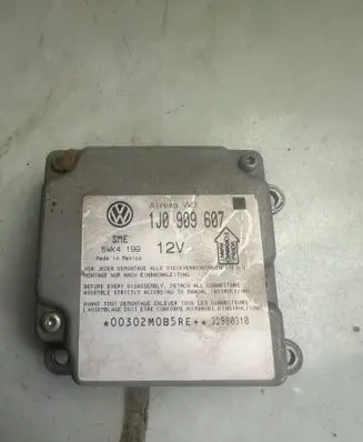 Volkswagen PASSAT B5 Airbag control unit/module 1J0909607 32980310 YK419