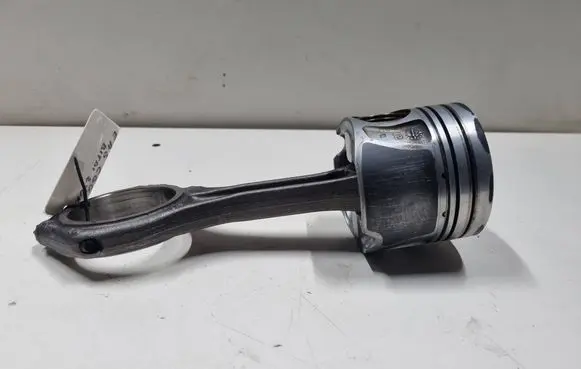 Audi A6 Allroad C7 Piston with connecting rod