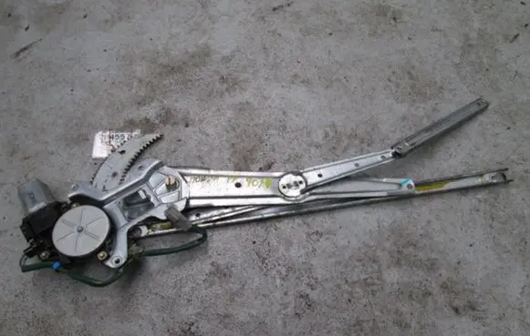 Honda CR-V Front door window regulator with motor