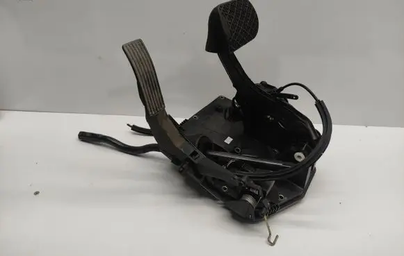 Mercedes-Benz Vaneo W414 Pedal assembly A1682904001 A1682900549 A1683011220
