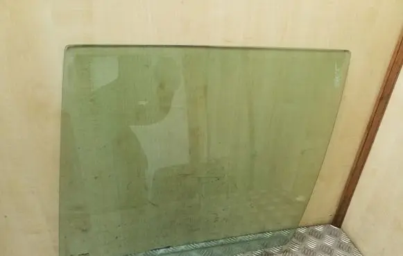 Volvo XC90 Rear door window glass