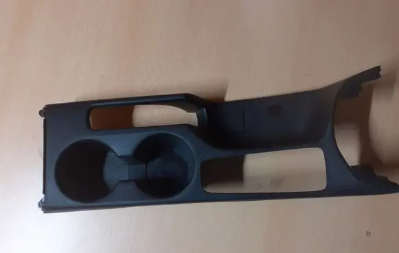 Cup holder front