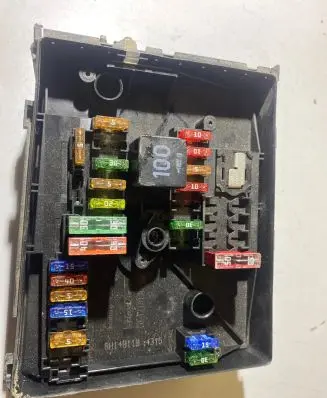 Volkswagen Caddy Fuse box set 1K0937125