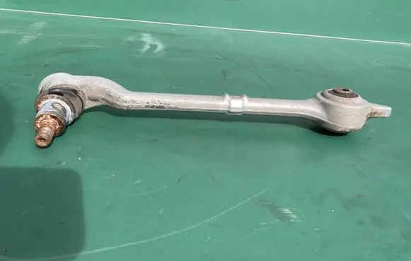 BMW 5 E39 Front lower control arm/wishbone 31122341219