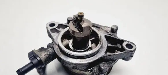 KIA Carnival Vacuum pump 288104X100 6E210076
