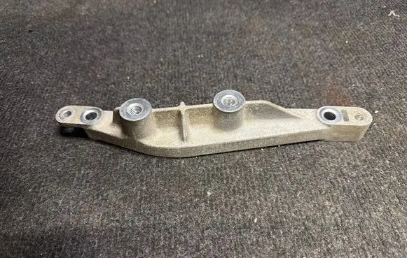 Jeep Grand Cherokee WL Engine mounting bracket 68425882AA