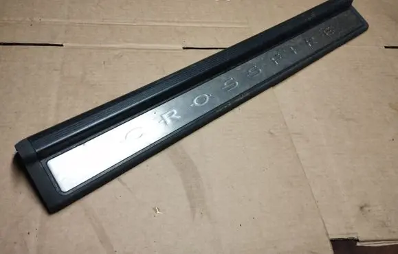 Chrysler Crossfire Front sill trim cover A1706800535