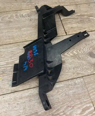 BMW X3 E83 Headlight/headlamp mounting bracket 1301073024