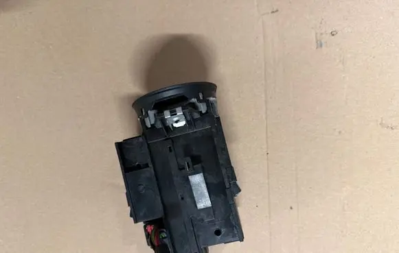 Volkswagen PASSAT B6 Ignition lock 3C0905843Q