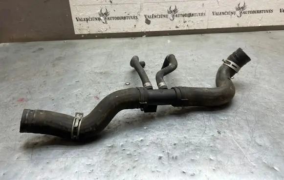 Nissan X-Trail T32 Engine coolant pipe/hose 1321495A