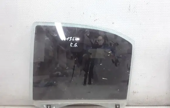 KIA Sorento Rear door window glass