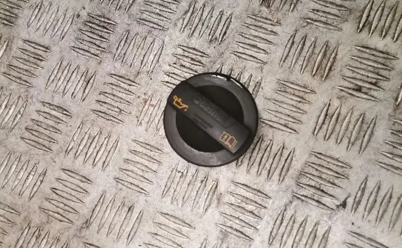 Audi A6 S6 C6 4F Oil filler cap 