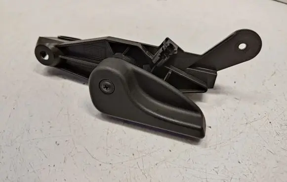Engine bonnet (hood) release handle