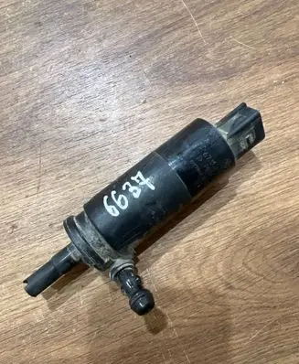 BMW 7 E38 Headlight washer pump 8377613