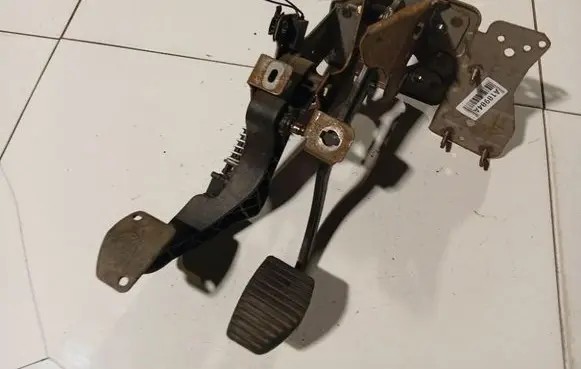 Citroen C4 I Brake pedal