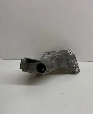 Audi A4 S4 B7 8E 8H Engine mounting bracket 8E0199307A