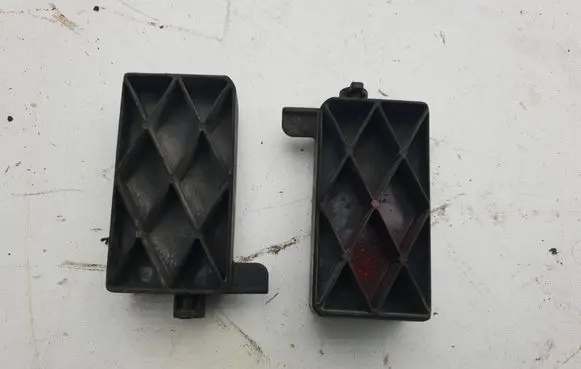 Volvo XC70 Radiator mount bracket