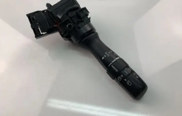 Toyota Avensis T250 Indicator stalk 0519017F381