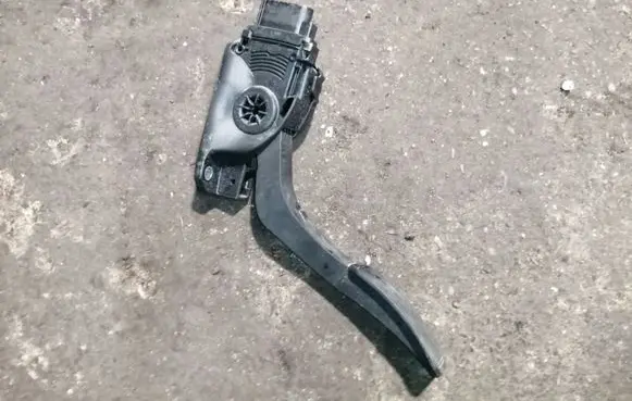 Ford Fiesta Accelerator throttle pedal 8V219F836AA