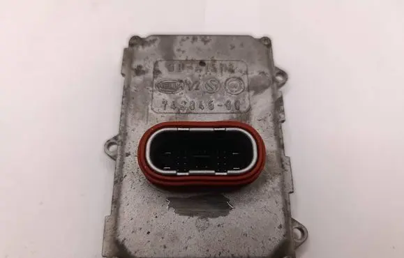 Mercedes-Benz E W211 Headlight ballast module Xenon A0028206026