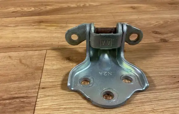 Chevrolet Nubira Front door upper hinge 