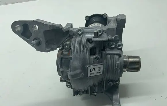 Mazda CX-5 II Rear gearbox reducer/haldex oil pump D604204345