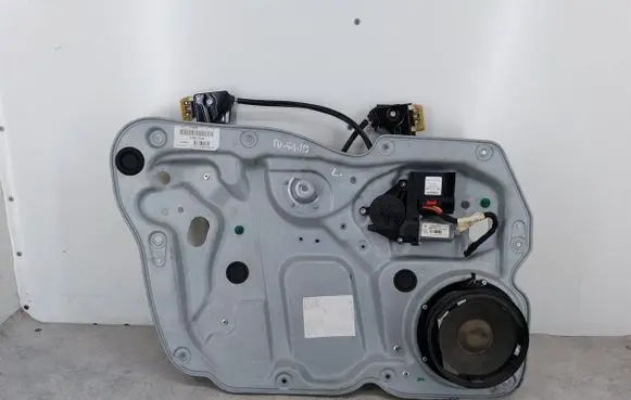 Volkswagen Touran I Front door window regulator with motor 
