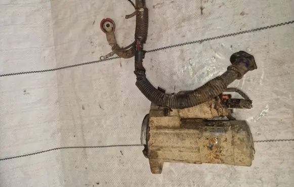 Infiniti QX4 Starter motor 23300w011